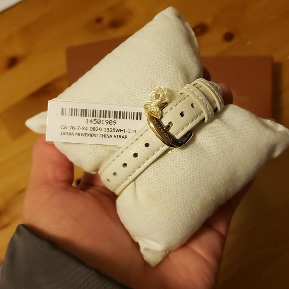 Genuine Leather COACH Watch - Picture 4 of 8